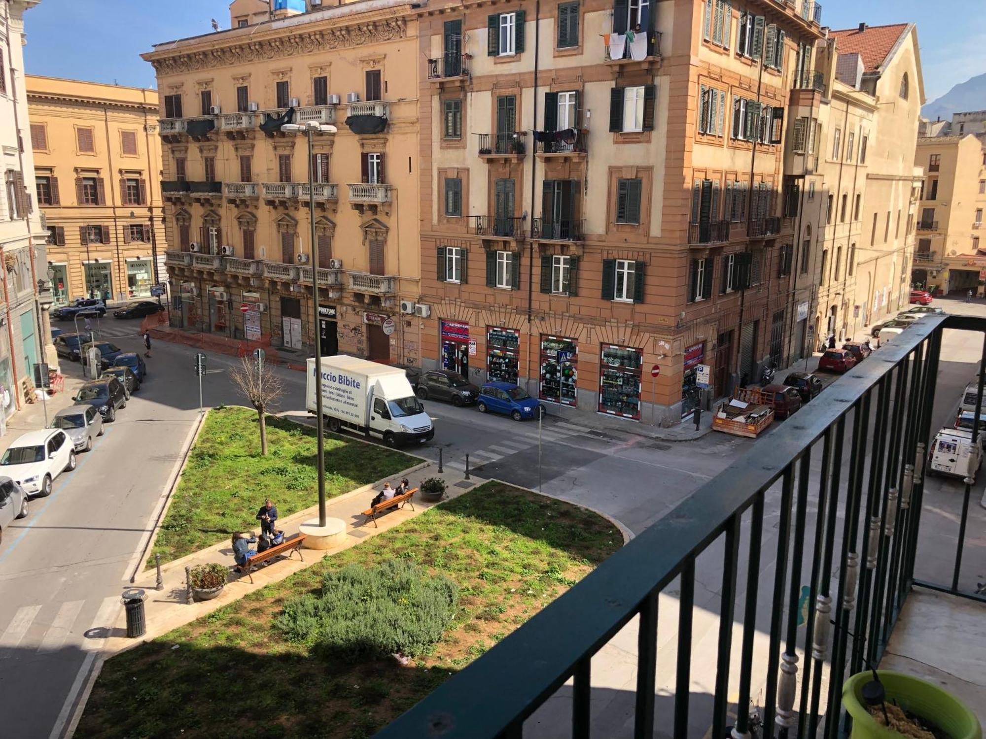 Al Teatro Biondo Guest House Palermo Exterior photo